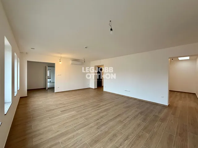 Eladó lakás Cegléd 130 nm