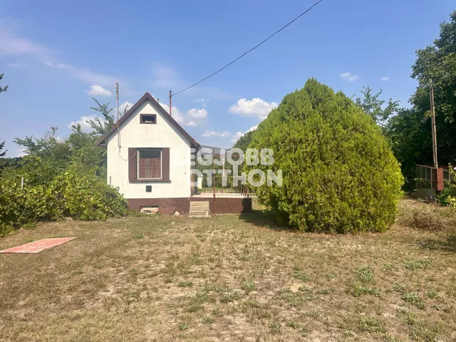 Eladó telek Cegléd 1329 nm