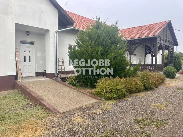 Eladó lakás Tápiószele 78 nm