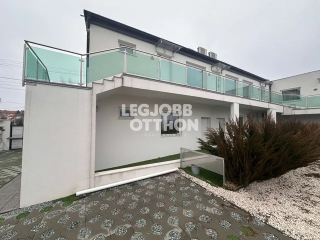 Eladó lakás Cegléd 45 nm