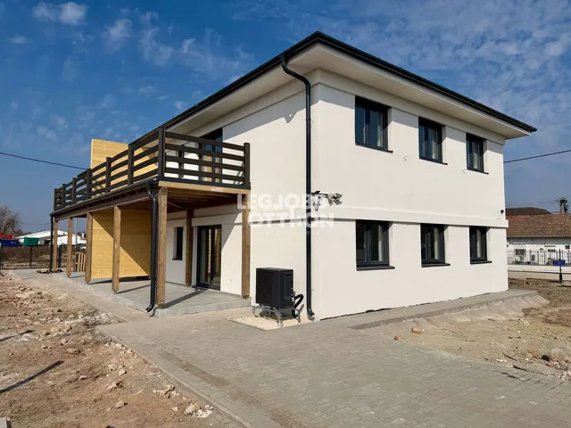 Eladó lakás Cegléd 74 nm