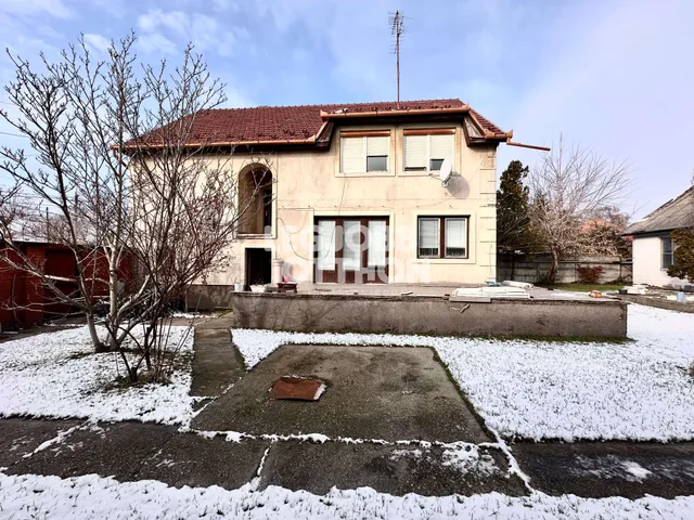 Kiadó ház Cegléd 250 nm