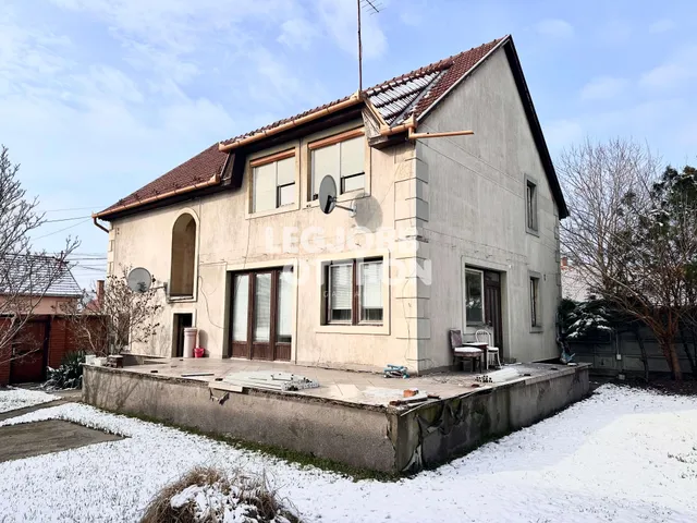 Kiadó ház Cegléd 250 nm