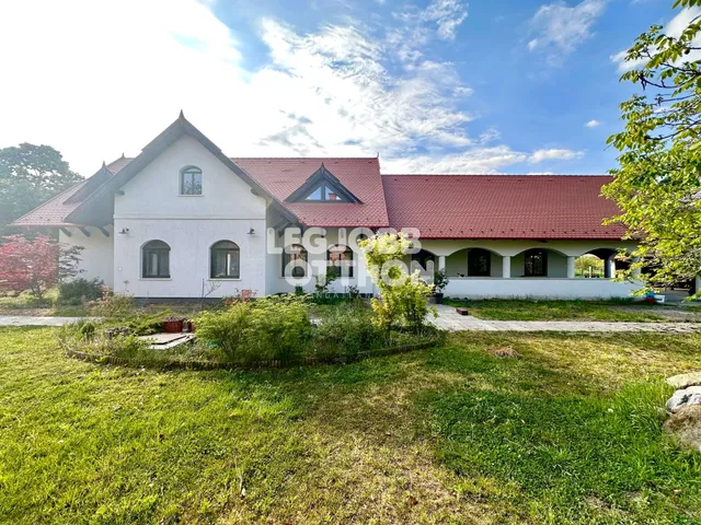 Eladó ház Cegléd 267 nm