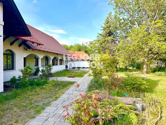 Eladó ház Cegléd 267 nm