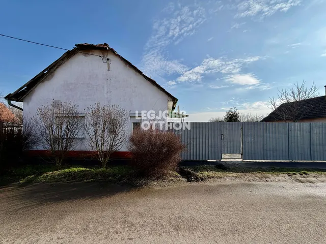 Eladó ház Törtel 63 nm