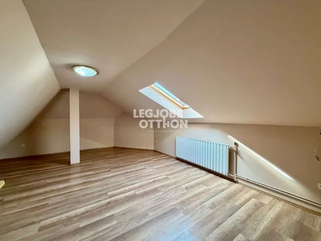 Eladó lakás Cegléd 64 nm