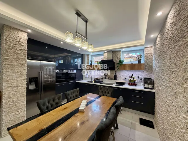 Eladó lakás Cegléd 94 nm