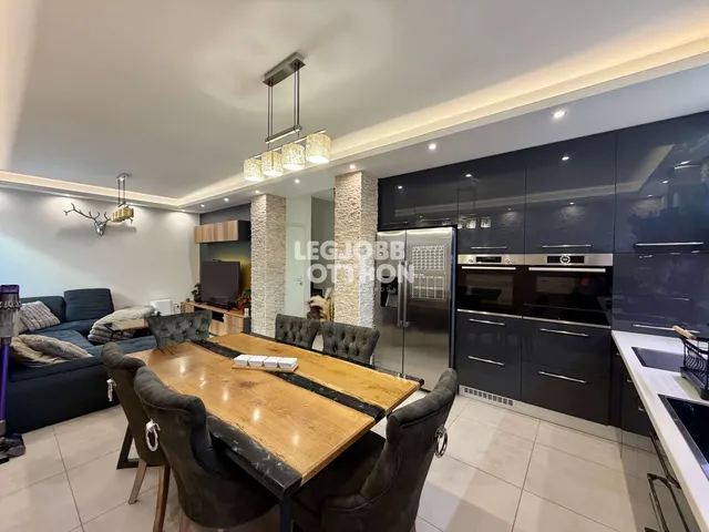 Eladó lakás Cegléd 94 nm