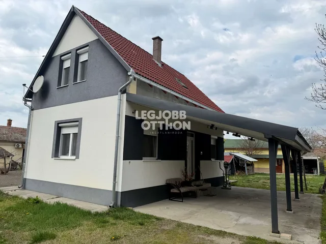 Eladó ház Törtel 68 nm