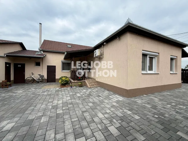 Eladó ház Törtel 188 nm