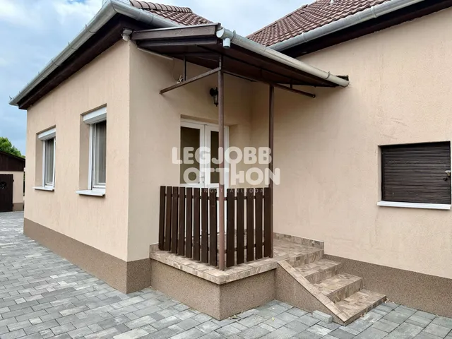 Eladó ház Törtel 188 nm