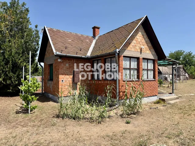 Eladó mezőgazdasági ingatlan Tápiószőlős 30 nm