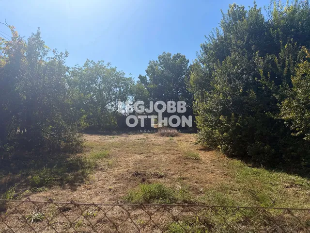 Eladó telek Cegléd 896 nm