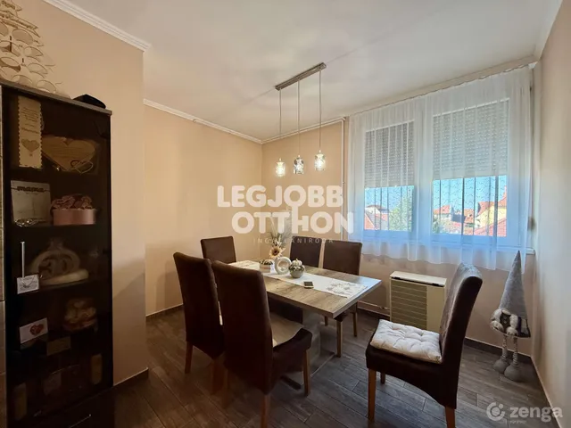 Eladó lakás Cegléd 64 nm