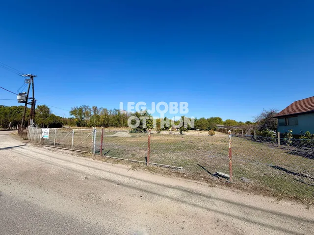 Eladó telek Cegléd 3100 nm