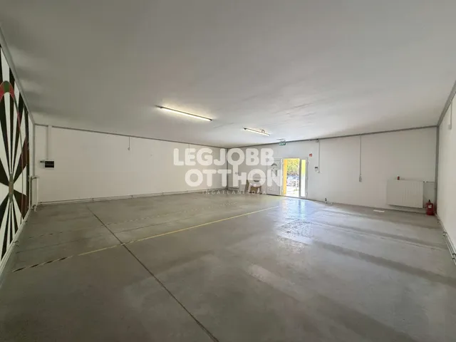 Kiadó kereskedelmi és ipari ingatlan Cegléd 90 nm