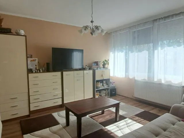 Eladó lakás Tatabánya, Újváros, Piac tér 52 nm