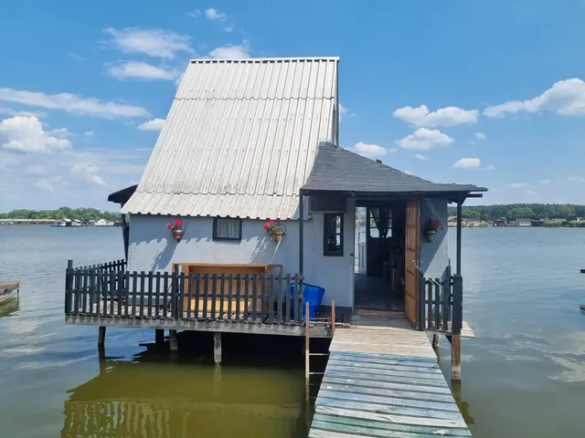Eladó üdülő és hétvégi ház Bokod, Horgásztó 40 nm