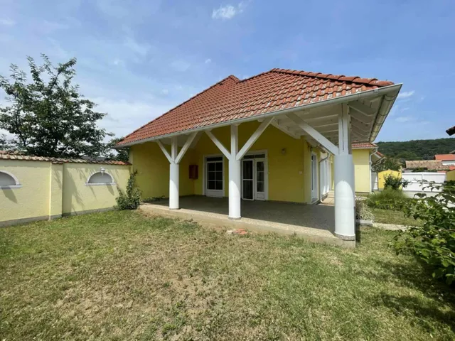 Eladó ház Vértessomló 194 nm