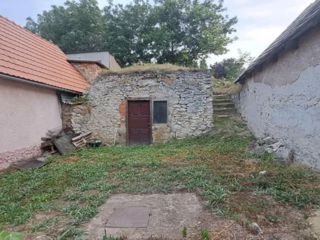 Eladó telek Környe 108 nm