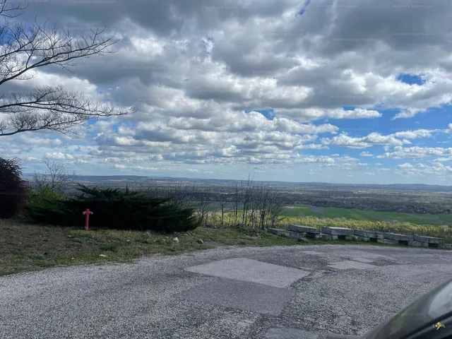 Eladó telek Szentendre 1175 nm