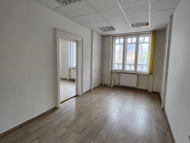 Kiadó kereskedelmi és ipari ingatlan Miskolc, Belváros, Kazinczy utca 32 39 nm