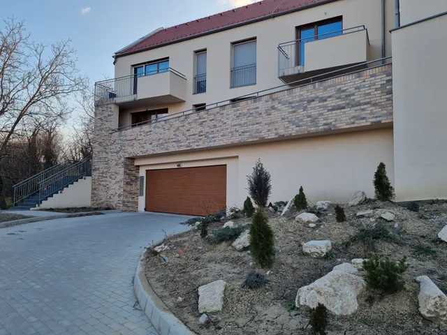 Eladó garázs Budakalász 22 nm