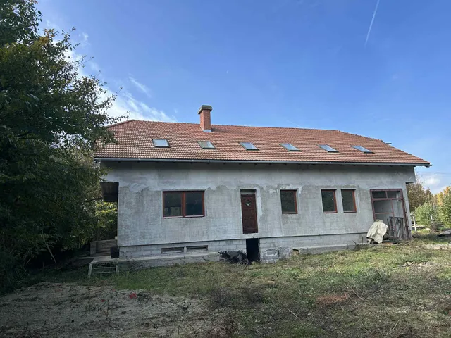 Eladó ház Pinnye 270 nm