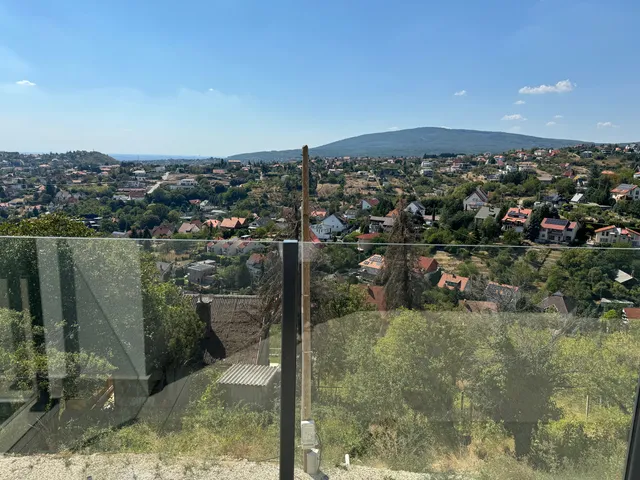 Eladó lakás Pécs, Szkókó 168 nm