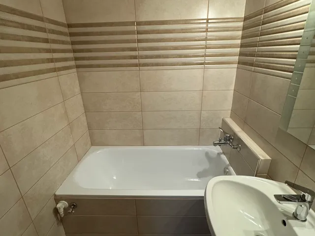 Eladó lakás Pécs, Kertváros, Szabó Ervin tér 63 nm