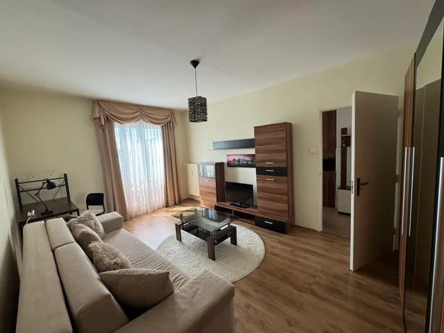 Kiadó lakás Pécs, Egyetemváros, Athinay út 35 nm