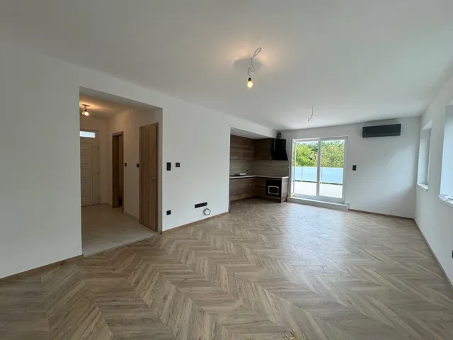 Kiadó lakás Pécs, Kertváros 74 nm
