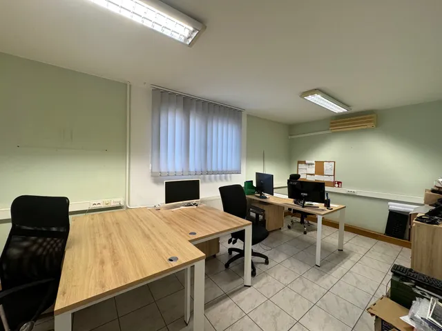 Eladó kereskedelmi és ipari ingatlan Pécs, Basamalom 300 nm