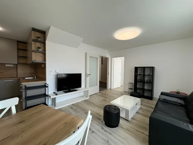 Kiadó lakás Pécs, Egyetemváros, Hungária út 100 nm