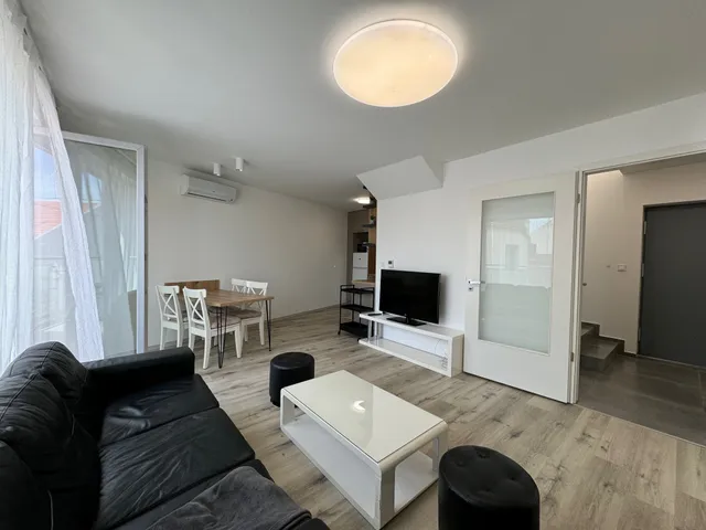 Kiadó lakás Pécs, Egyetemváros, Hungária út 100 nm