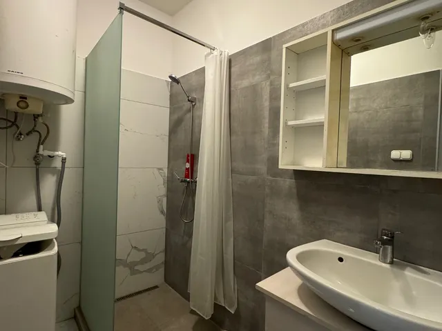 Kiadó lakás Pécs, Egyetemváros 40 nm
