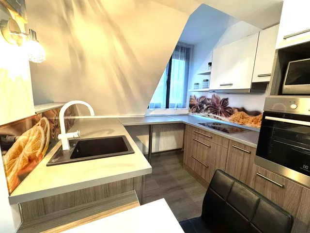 Kiadó lakás Pécs, Belváros, Mártitok útja 53 nm