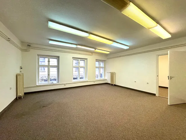 Eladó kereskedelmi és ipari ingatlan Pécs, Belváros, Perczel Miklós u 272 nm