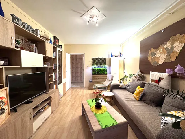 Eladó lakás Pécs, Kertváros, Maléter Pál út 74 nm