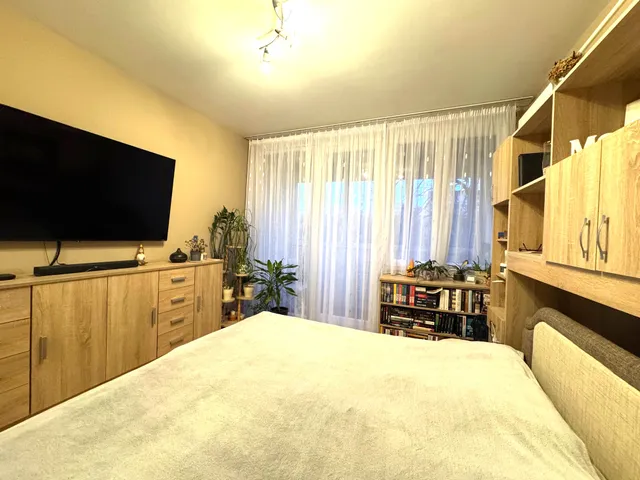 Eladó lakás Pécs, Kertváros, Maléter Pál út 74 nm