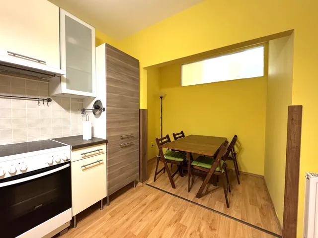 Kiadó lakás Pécs, Belváros, Jókai tér 57 nm