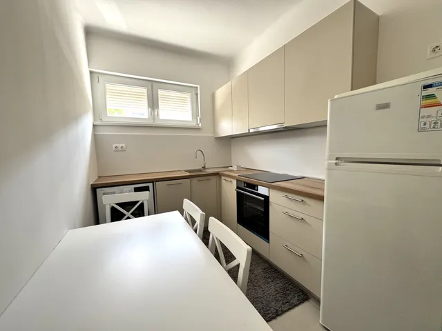 Kiadó lakás Pécs, Uránváros 54 nm