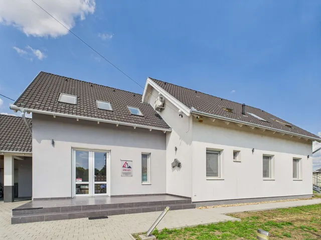 Eladó kereskedelmi és ipari ingatlan Bugyi, Nőszirom utca 2 220 nm