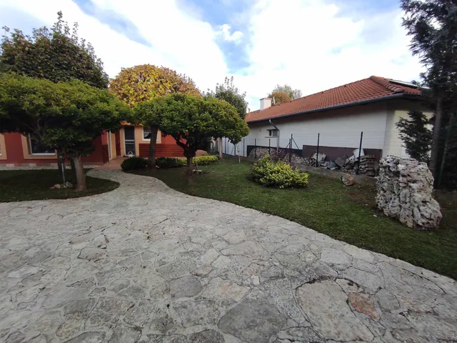 Eladó ház Veszprém, Szabadságpuszta 181 nm