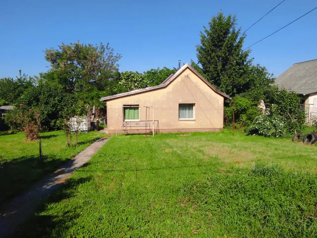 Eladó telek Balatonfűzfő 1060 nm