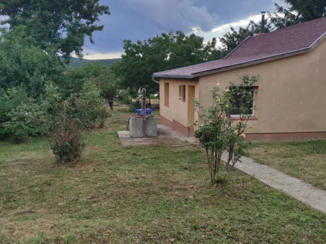 Eladó telek Balatonfűzfő 1060 nm