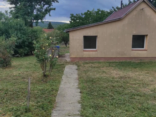 Eladó telek Balatonfűzfő 1060 nm