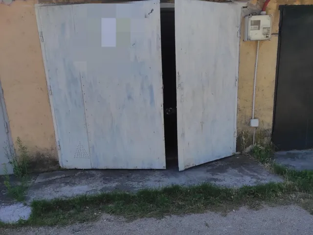 Eladó garázs Várpalota, Felsőinkám 18 nm