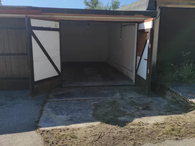 Eladó garázs Várpalota, Loncsos 18 nm
